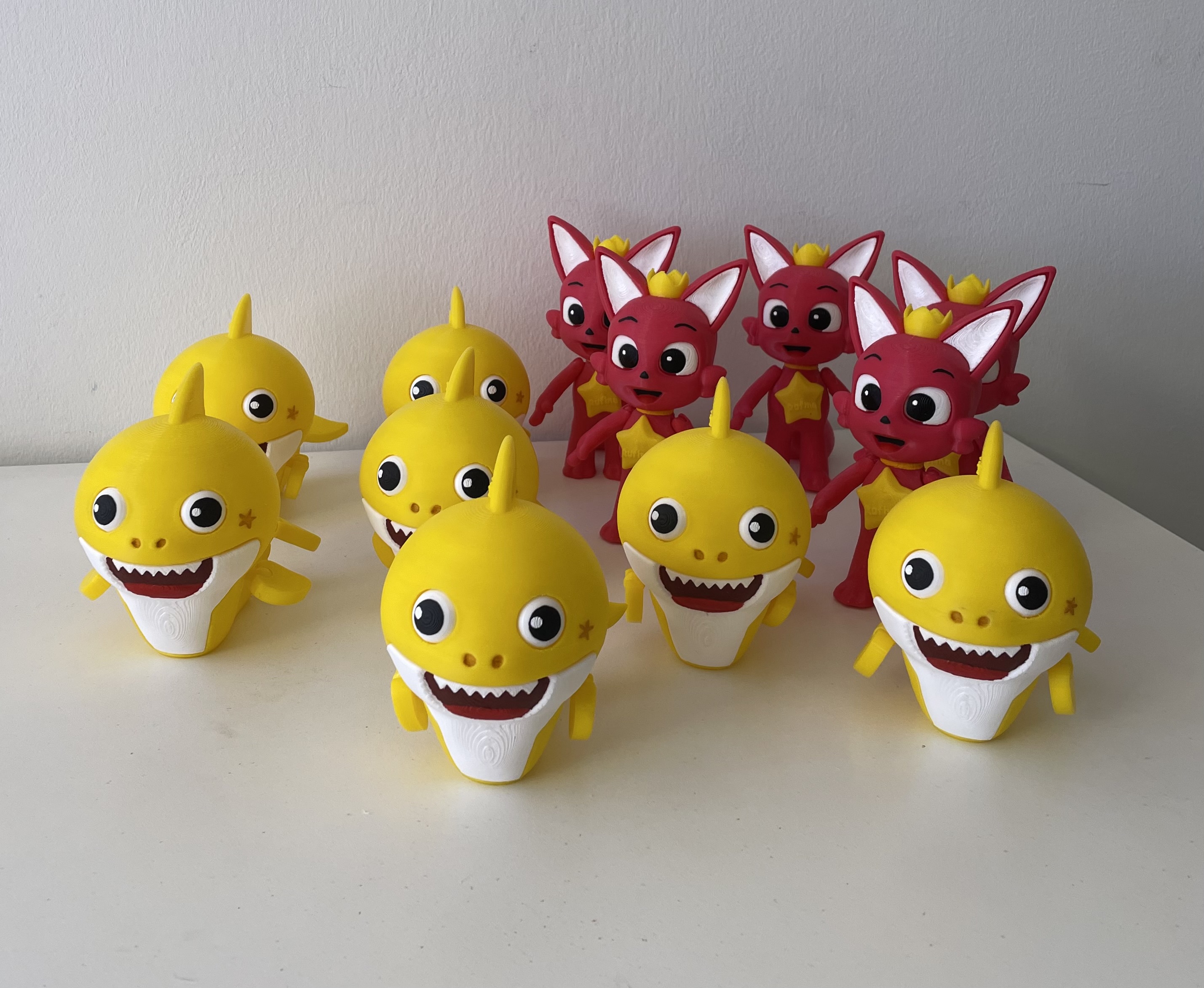 Baby Shark y Pink Fong