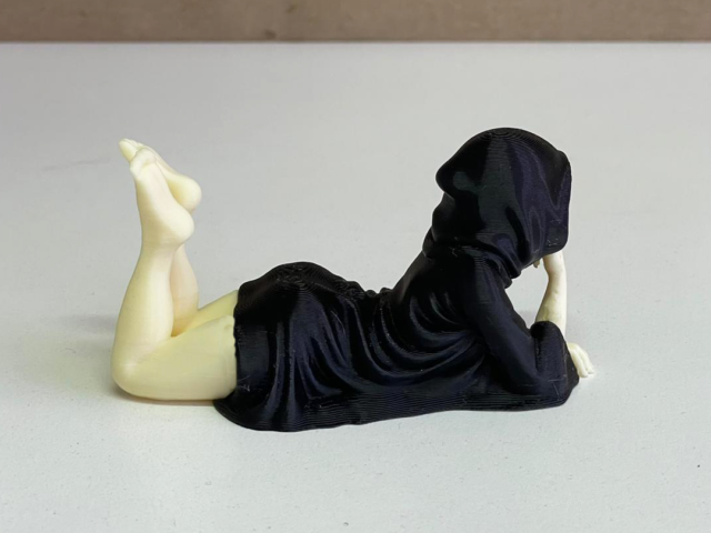 Muerte versión chica lado