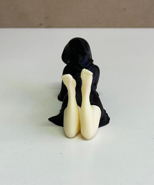 Muerte versión chica atras